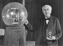 ảnh chụp màn hình thomas edison đã phát minh ra bóng đèn