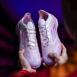 giao diện app giày đá bóng adidas